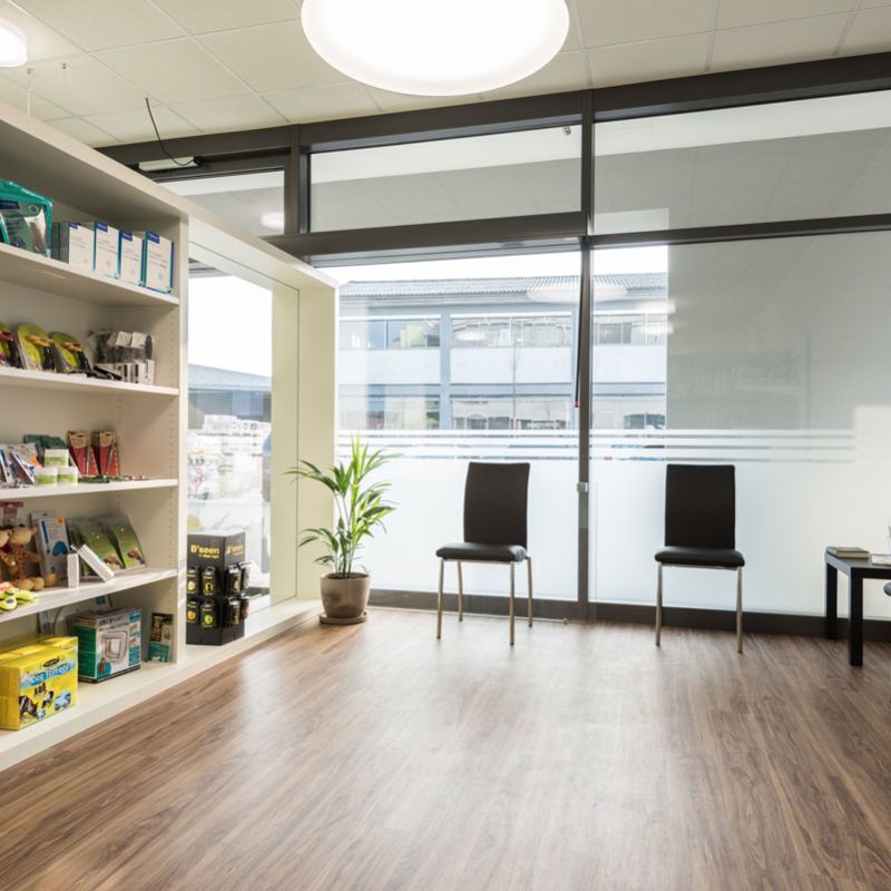 Tierarzt Siebnen Wartezimmer mit Pet-Shop Tierarzt Siebnen Wartezimmer mit Pet-Shop